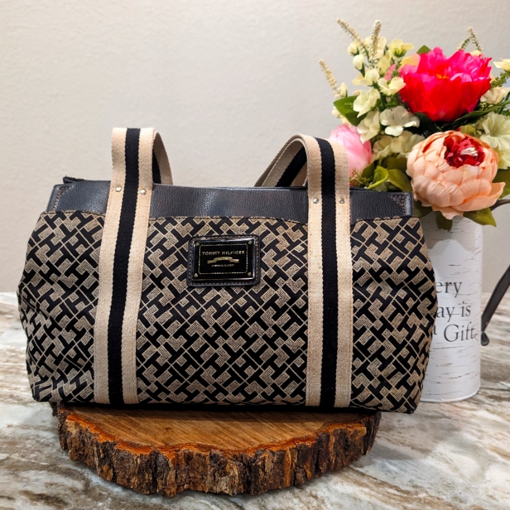 Tommy Hilfiger Vintage Logo Satchel